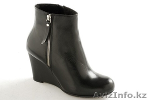 Женские  ботильоны на танкетке 